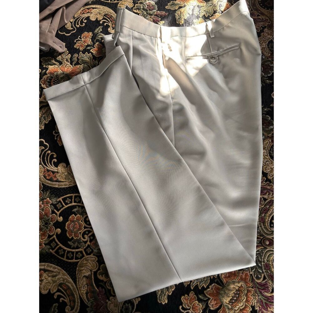 Roundtree & Yorke TravelSMART Front Pleated Trousers. 40x36 Euc